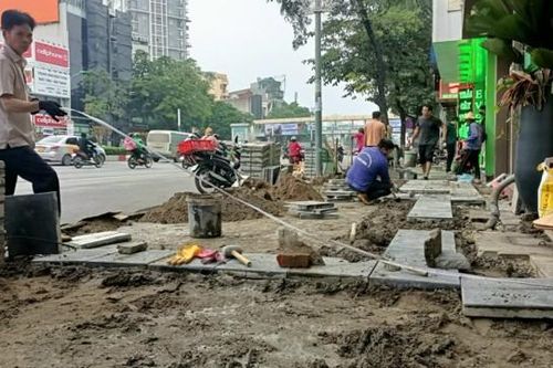 Giải cứu vỉa hè khỏi những cuộc 'tiểu phẫu'