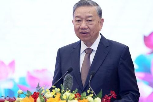 Sứ mệnh cao cả nhất của văn nghệ sĩ cách mạng là kiến tạo nhân cách văn hóa, xây dựng con người XHCN