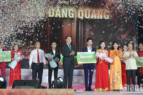 Cặp đôi 15 tuổi giành giải Quán quân chương trình Tài tử miệt vườn mùa thứ 5