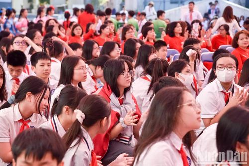 Sớm triển khai học bạ số liên thông các cấp học, sử dụng thay thế học bạ giấy