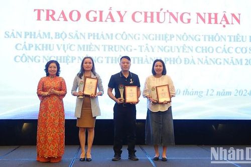 Đà Nẵng trao chứng nhận sản phẩm công nghiệp nông thôn tiêu biểu