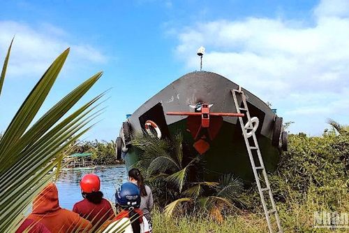 Cà Mau: Sà-lan va chạm ghe chở vật liệu, một người tử vong