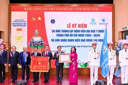Bệnh viện Đại học Y dược TP Hồ Chí Minh nhận danh hiệu Anh hùng Lao động