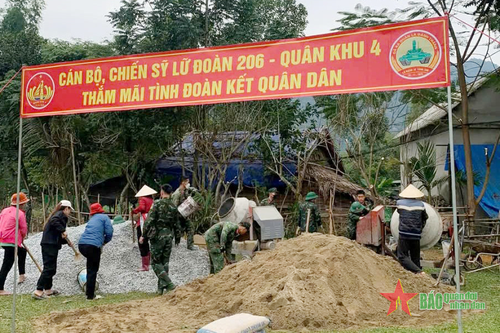 Lữ đoàn Tăng thiết giáp 206 (Quân khu 4) xem việc của nhân dân như việc của đơn vị