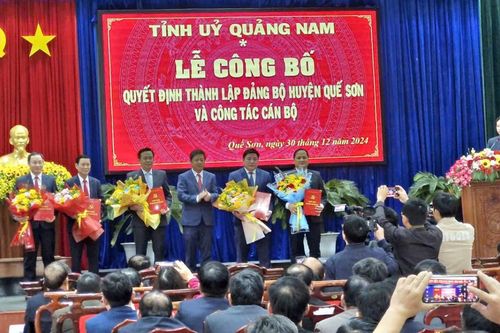 Công bố quyết định thành lập Đảng bộ huyện Quế Sơn và công tác cán bộ