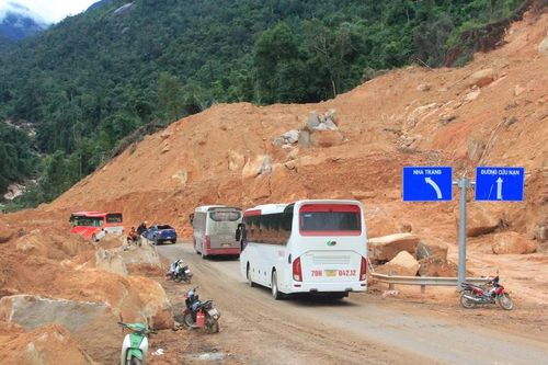 Khắc phục sạt lở, đèo Khánh Lê đủ điều kiện thông xe 2 làn