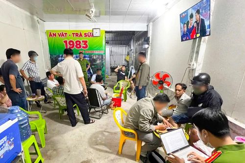 Tạm giữ nhóm đối tượng cá độ bóng đá