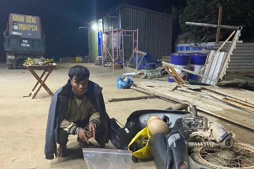 Ném 18.000 viên ma túy vào gầm xe tải rồi bỏ chạy