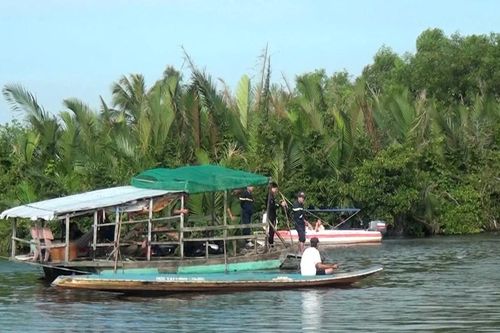 Cà Mau: Sà lan va chạm ghe chở vật liệu xây dựng, 1 người tử vong