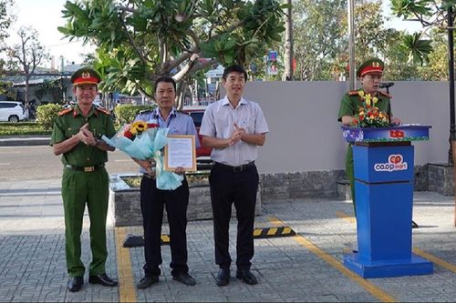 Bình Thuận: Khen thưởng cho nhân viên bảo vệ dũng cảm