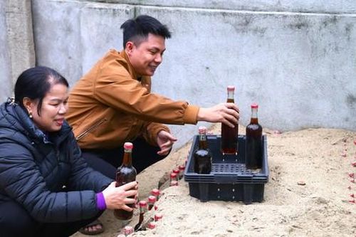 Độc đáo nước mắm 'ngủ trong đất'