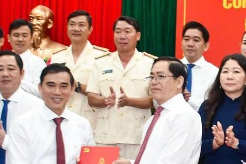 Bà Rịa - Vũng Tàu công bố quyết định thành lập Đảng bộ huyện Long Đất