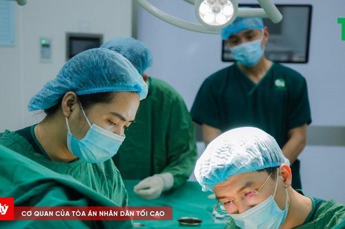 Trĩ 'nảy mầm' vì thói quen 'cắm rễ' trong toilet… dùng điện thoại