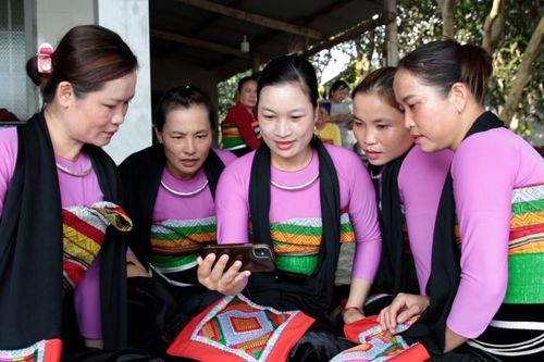 'Tổ phụ nữ dân tộc' - điểm tựa giúp chị em dân tộc Thái vươn lên thoát nghèo