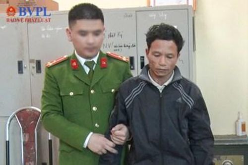 Bắt đối tượng vận chuyển 4 chân gấu, khám nhà thu thêm ma túy, vật liệu nổ