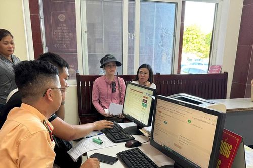 Lượng đăng ký xe ô tô mới ở Nghệ An tăng kỷ lục