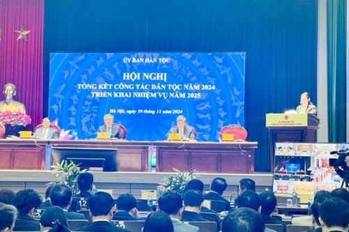 Nêu cao sự tận tâm và phát huy tối đa tinh thần trách nhiệm đối với đồng bào các dân tộc
