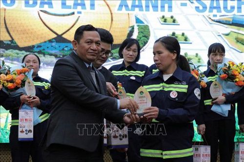 Tôn vinh gần 200 công nhân môi trường cống hiến cho Đà Lạt 'Xanh - Sạch - Đẹp'