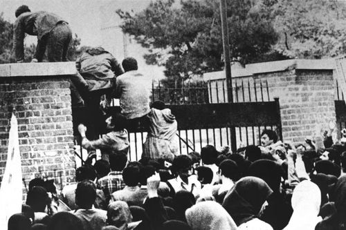 Nhìn lại cuộc khủng hoảng con tin Mỹ - Iran trong 444 ngày qua ảnh