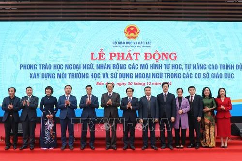 Nhân rộng các mô hình học và sử dụng ngoại ngữ
