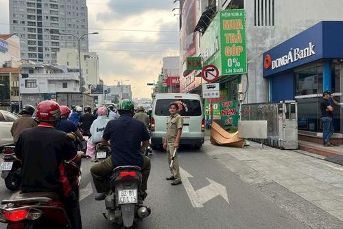 Người đàn ông tử vong bất thường trước trụ sở ngân hàng