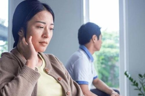 Nỗi buồn lớn nhất của phụ nữ không phải là nghèo, mà là chồng đã ngoài 50 tuổi vẫn ở 2 trạng thái này