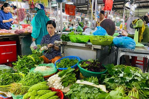 Giá rau tăng mạnh do mưa lạnh kéo dài