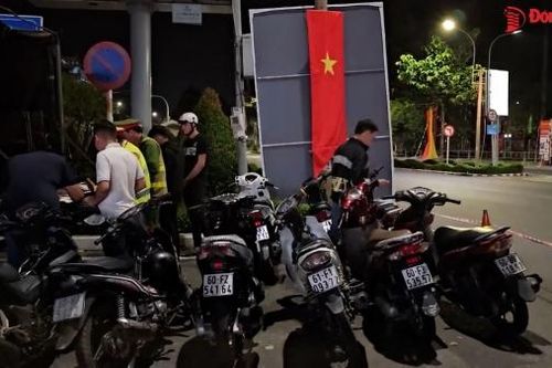 Công an thành phố Biên Hòa lập biên bản xử phạt 14 trường hợp 'đi bão' sau trận bán kết lượt về Việt Nam - Singapore