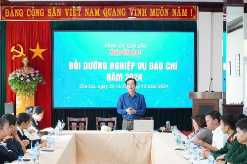 Báo Gia Lai bồi dưỡng nghiệp vụ báo chí cho gần 40 phóng viên và cộng tác viên