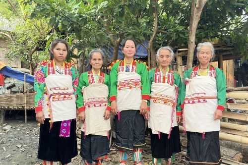 Đặc sắc nghệ thuật sáng tạo trên trang phục truyền thống của dân tộc Mảng ở Nậm Nhùn
