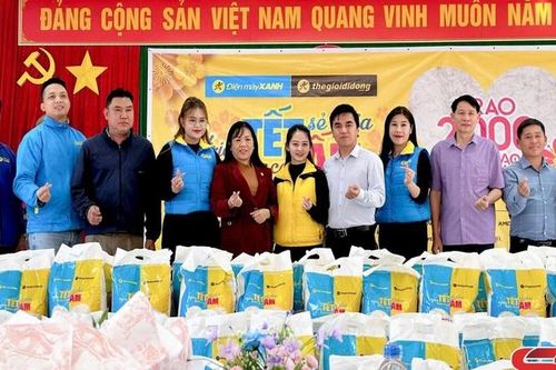 Thuận Châu tiếp nhận 14 tấn gạo cho hộ nghèo