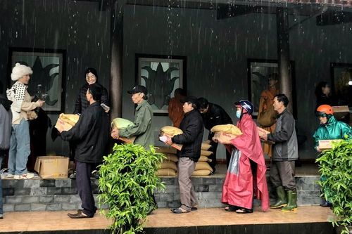 Ban Từ thiện xã hội hệ phái Khất sĩ tặng 1.500 phần quà đến người dân tỉnh Quảng Trị và Huế