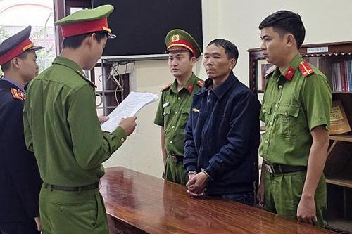 Cháu bé 5 tuổi chơi trò trốn tìm bị 'yêu râu xanh' giở trò đồi bại