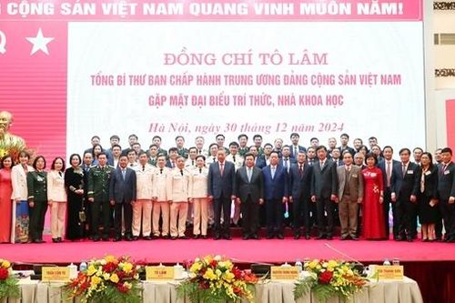 Cần chính sách đột phá trong thu hút, sử dụng, trọng dụng và tôn vinh tri thức