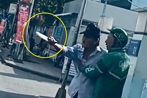 Làm rõ vụ tài xế xe ôm truyền thống vác dao rượt đuổi nhiều tài xế xe công nghệ
