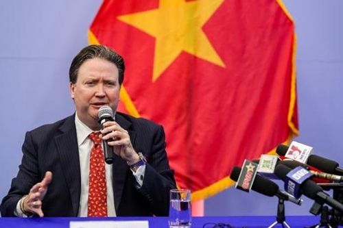 Đại sứ Marc Knapper dùng tiếng Việt để nói về sự chuyển mình trong quan hệ Hoa Kỳ-Việt Nam