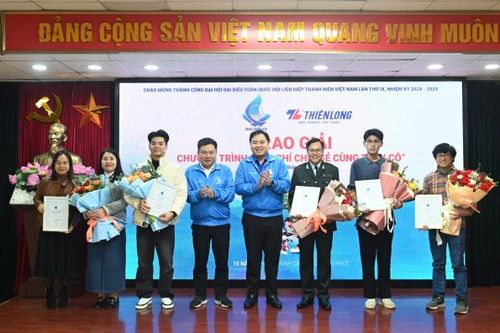 Trao giải cuộc thi 'Báo chí chia sẻ cùng thầy cô' năm 2024