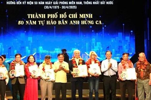 TP Hồ Chí Minh trao giải thưởng tác phẩm văn học, nghệ thuật