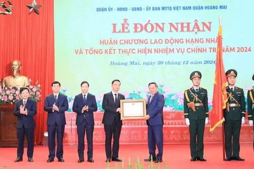 Quận Hoàng Mai đón nhận Huân chương Lao động hạng Nhất