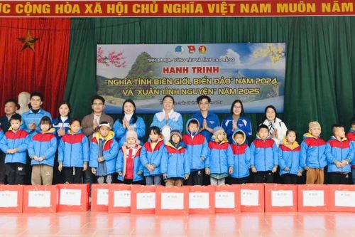 Hành trình 'Nghĩa tình biên giới, biển đảo' năm 2024 và Xuân tình nguyện năm 2025