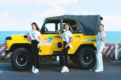 Thí sinh Hoa hậu Biển Việt Nam 2024 diễu hành bằng xe jeep