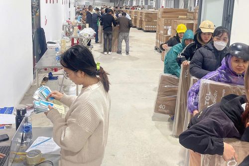 Doanh nghiệp ở Quảng Ngãi tặng 4.400 tivi cho công nhân