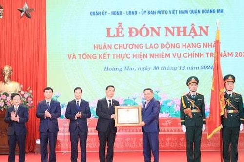 Quận Hoàng Mai đón nhận Huân chương Lao động hạng Nhất