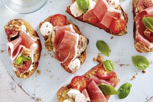 Chiếc đùi heo 'huyền bí' giá 40 triệu bán ở chợ Tết, nhà giàu ồ ạt chốt mua có gì đặc biệt?