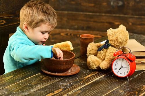 Trẻ bị tiêu chảy nên ăn gì, kiêng gì?