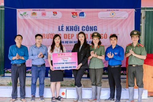 'Hạnh phúc cho em' trên đỉnh núi mờ sương