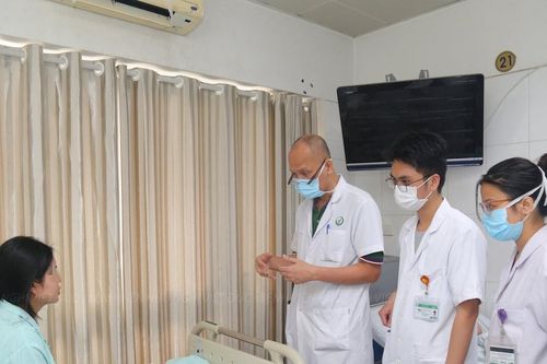 Tiền mất, tật mang khi làm đẹp cấp tốc