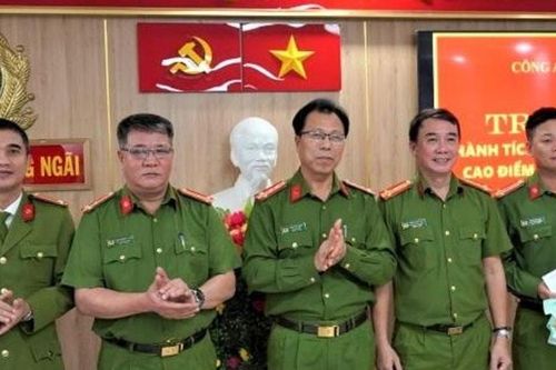 Quảng Ngãi: Khen thưởng cán bộ, chiến sĩ bắt đối tượng thu tiền bảo kê mỏ cát
