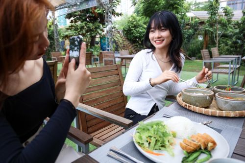 'Đánh đổi' tiệc tất niên để ưu tiên thưởng Tết 2025