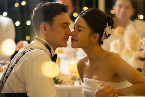 Đặng Văn Lâm tổng kết 2024: mua xe tặng bố mẹ, cưới vợ, sắp có con
